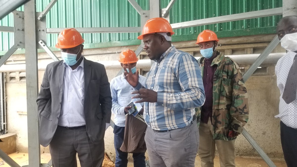 EmmanuelAsiimw5's tweet photo. Hon Bagiire Minister of State for Agriculture visiting one of the sites in Kasese for grain processing designed, constructed and installed by Intergrated AgriTech Uganda Limited.@MAAIF_Uganda @Hon_Ssempijja https://t.co/UCkT2nqGv8