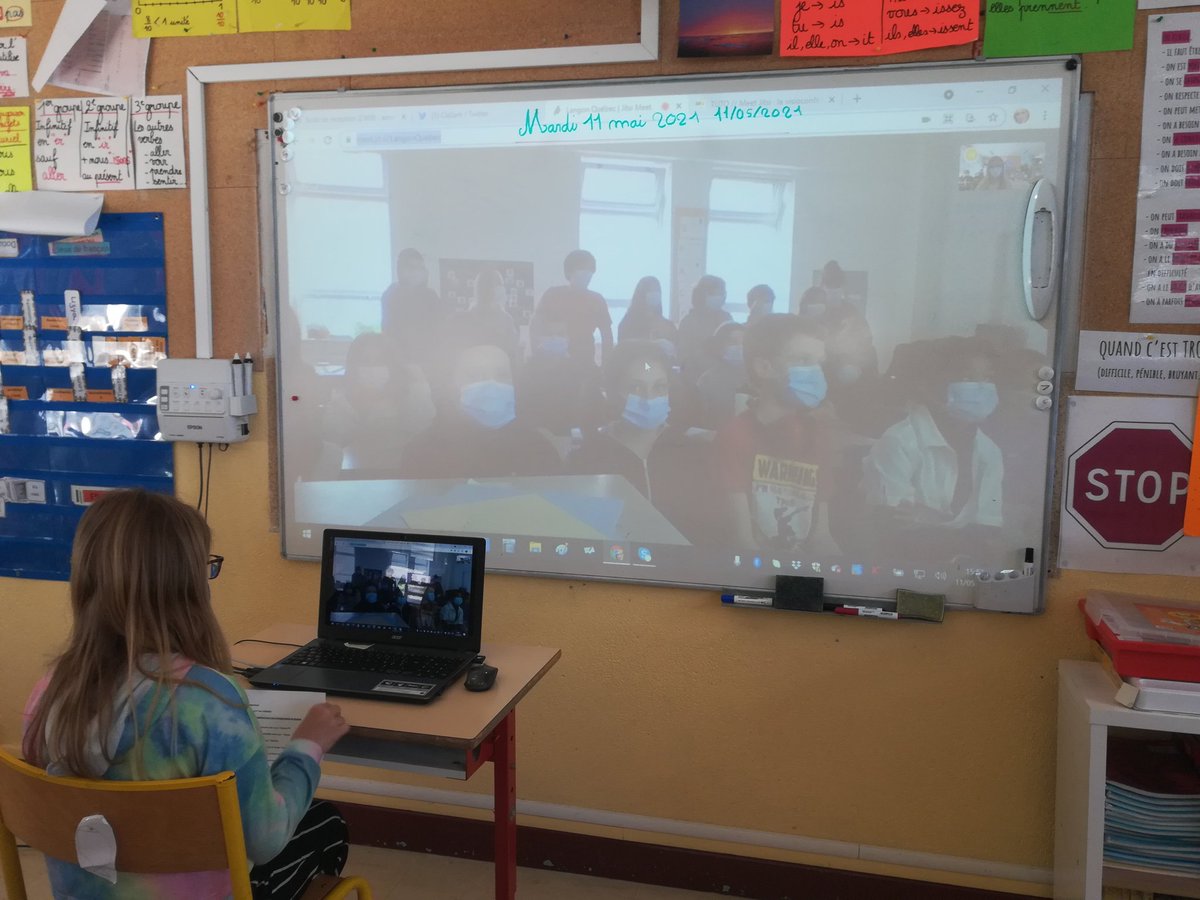 Merci à <a href="/cla_samantha/">ClaSam</a> pour cette #visioconférence ! C'était génial de vous voir, d'entendre votre délicieux accent et de pouvoir vous poser des questions ! A bientôt pour une prochaine visio et pour créer nos poèmes avec vous !! Merci à tous 🤩🤩🤩 et à @twittenrimes 👍