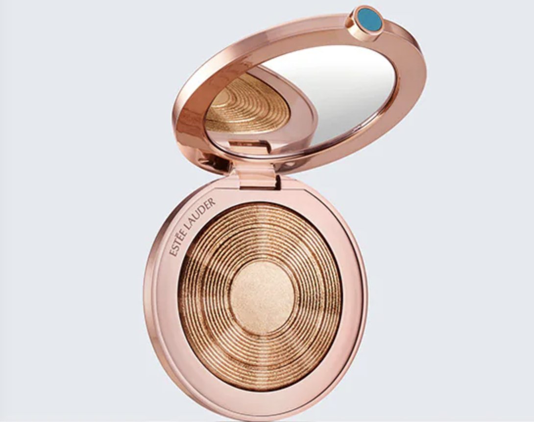 davelackie's tweet photo. Look what is back!! My favourite Estee Lauder makeup collection of the year: Bronze Goddess. Here is the Illuminating Powder Gelée in Heat Wave. It's an all-over bronzer the smooths to a soft sheen. Builds to a luminous pearl highlight. https://t.co/JIzDsae7Uu