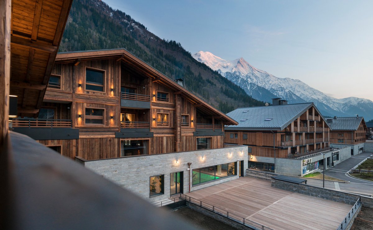 Notre #résidence de prestige Le Cristal de Jade***** est  prête pour vous recevoir !
▶️Réouverture de l’ensemble des établissements MGM Hôtels &amp; Résidences le 26 juin 2021.

+ d’infos dans notre communiqué de presse : bit.ly/3fcN1HJ
#hotel #chamonix <a href="/SavoieMontBlanc/">Savoie Mont Blanc</a>