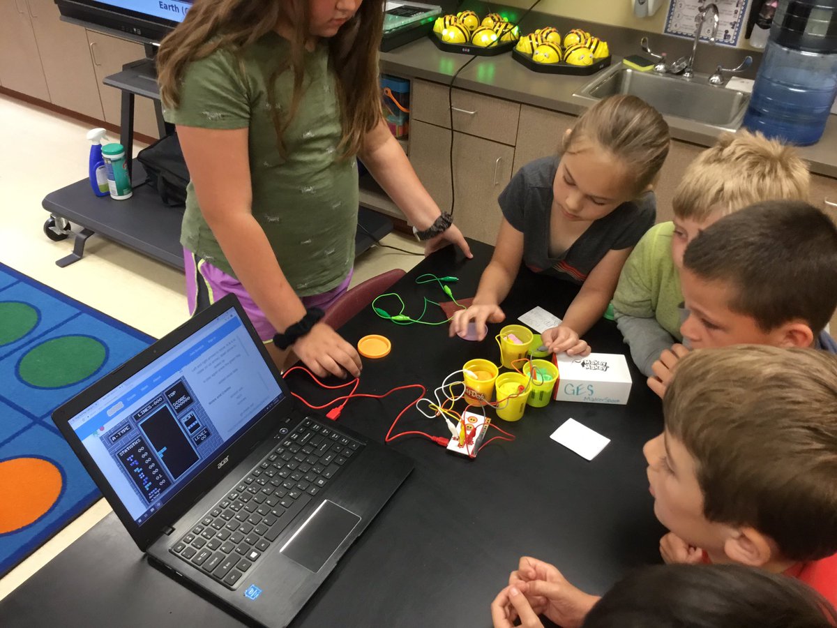 gesmakerspace's tweet image. More fun with third grade Makey Makey circuits...playing the bongo drums with potato/banana/orange conductors and playing Tetris with Play Dough! Students are learning how to close circuits with diverse conductors!!!