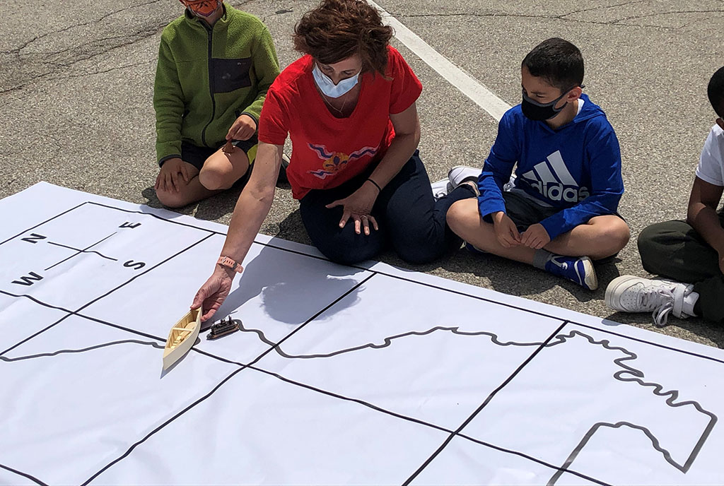 OneRockwood's tweet photo. A collaboration between @rockwoodschools teachers and students led to an enhanced history lesson for third-graders at Wild Horse Elementary.

Learn how it all came together: https://t.co/g0SGWI9Xvk https://t.co/y1erVwG781