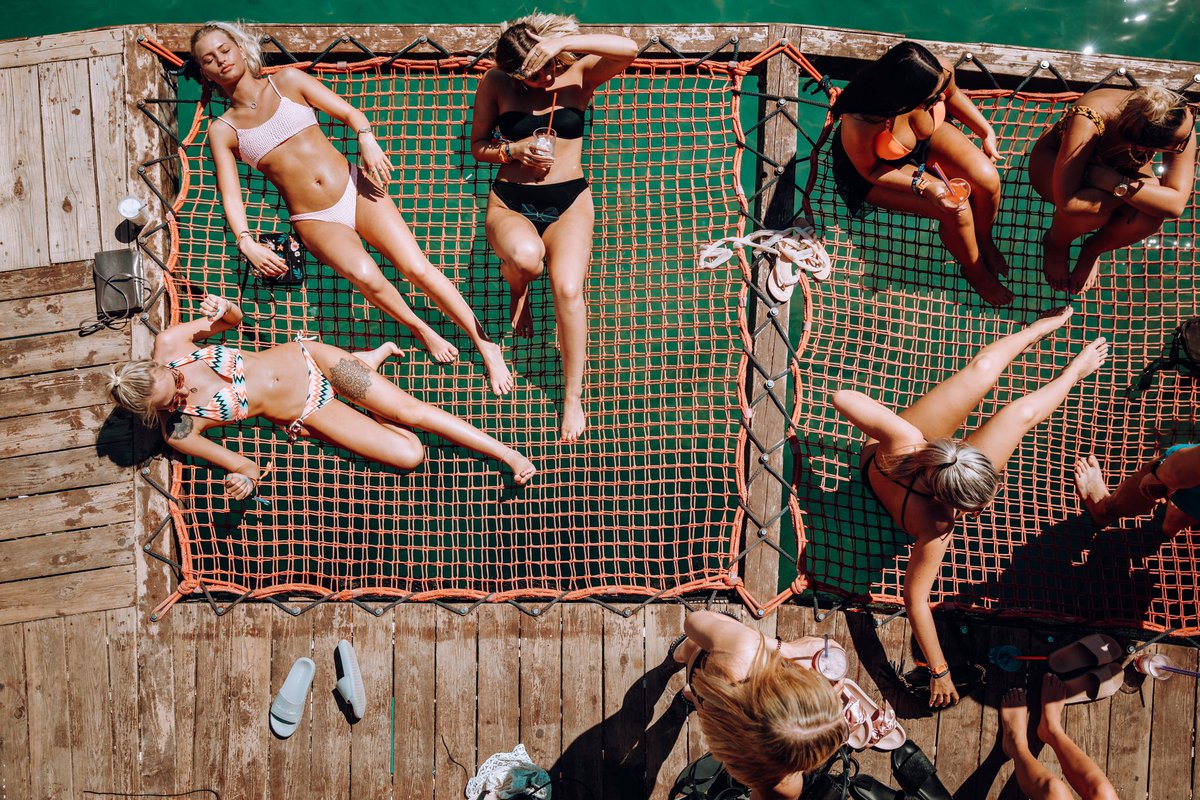 Noa Beach Club is opening on the 1st of June 🥳 Prepare to be chilling at our nets for the whole day getting that summer tan and drinking cocktails with your friends 🍹 #noabeachclub