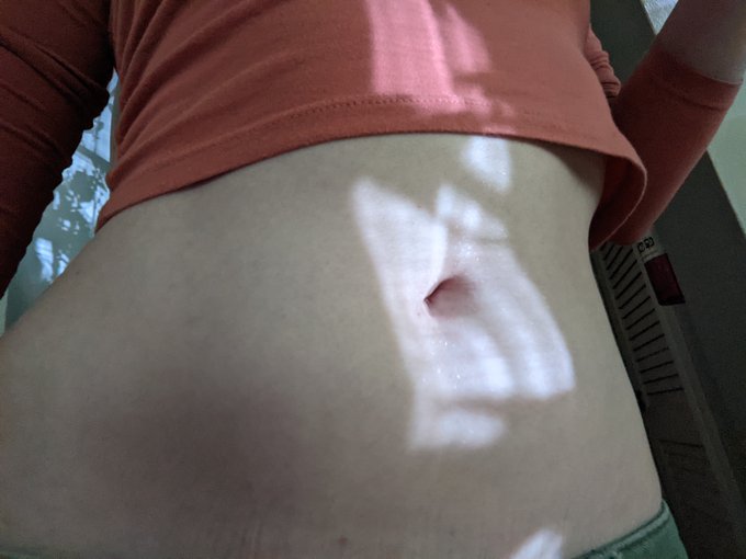 Love the way the light filters in through the plants onto my tummy 😍  Retweet for a close-up photo in<a href="/tag/hips"class="tags"><span>#hips</span></a><a href="/tag/belly"class="tags"><span>#belly</span></a><a href="/tag/croptop"class="tags"><span>#croptop</span></a><a href="/tag/midriff"class="tags"><span>#midriff</span></a><a href="/tag/nippy"class="tags"><span>#nippy</span></a><a href="/tag/bellybutton"class="tags"><span>#bellybutton</span></a>