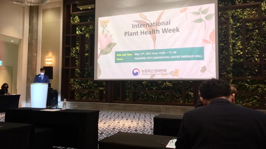 BrunoBFigueroa's tweet photo. La @EmbaMexCor acompaña evento de la Agencia de Cuarentena e Inspección de Corea #APQA, contraparte de @SENASICA. Fortalecemos lazos de cooperación para facilitar nuestras 🇲🇽 exportaciones agrícolas a 🇰🇷 como aguacate, limón, plátano, uva. @Agricultura_mex @CNAgropecuario https://t.co/jvCF3muCWV