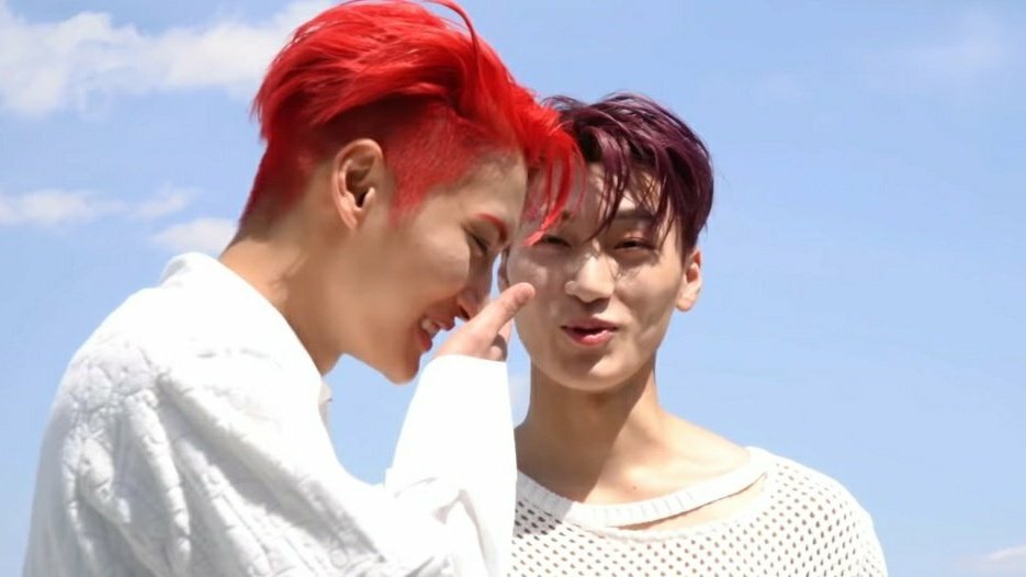 seonghwawa's tweet photo. seonghwa just can't keep it serious and I think this is the cutest thing ever https://t.co/090UhX2s0X