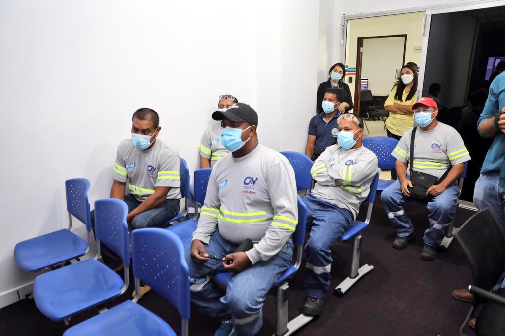 InadehOficial's tweet photo. En colaboración entre el @InadehOficial y la @cervecerianacional se inauguró en el Centro de Los Pueblos el curso de Prevención de Accidentes en el Transporte Terrestre mediante el cual se capacitarán más de 180 conductores de la empresa.
#CambiandoVidas https://t.co/fbkJQ5jtyz