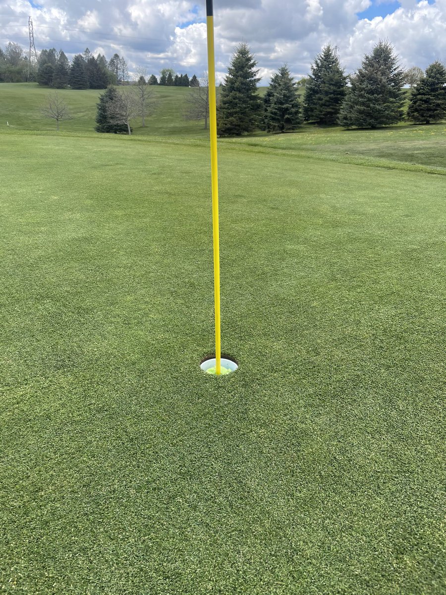 ConcordCrest's tweet photo. @TheCrestKeeper keeping our greens in tip top shape!
#Verticutting #CCGC https://t.co/fX8hPXlKZb