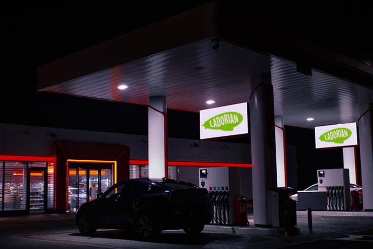 ¿Quieres saber cómo podemos aplicar la Inteligencia artificial a la publicidad de las estaciones de servicio?
¡Te lo contamos dentro!
ladorian.com/actualidad/aum…

#ladorian #transformacióndigital #Retail #Ventas #Covid19 #LADORIANIDS #IA  #SmartData #DigitalSignage #RevolucionDigital