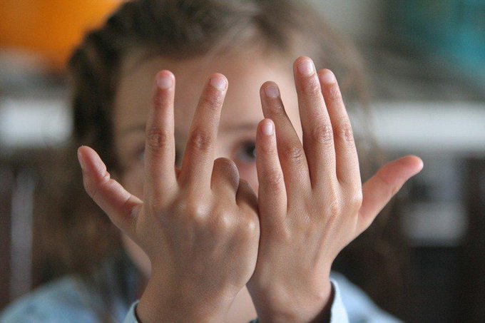 eriksonmath's tweet image. Why Kids Should Use Their Fingers in Math Class
Evidence from brain science suggests that far from being “babyish,” the technique is essential for mathematical achievement.
theatlantic.com/education/arch…
