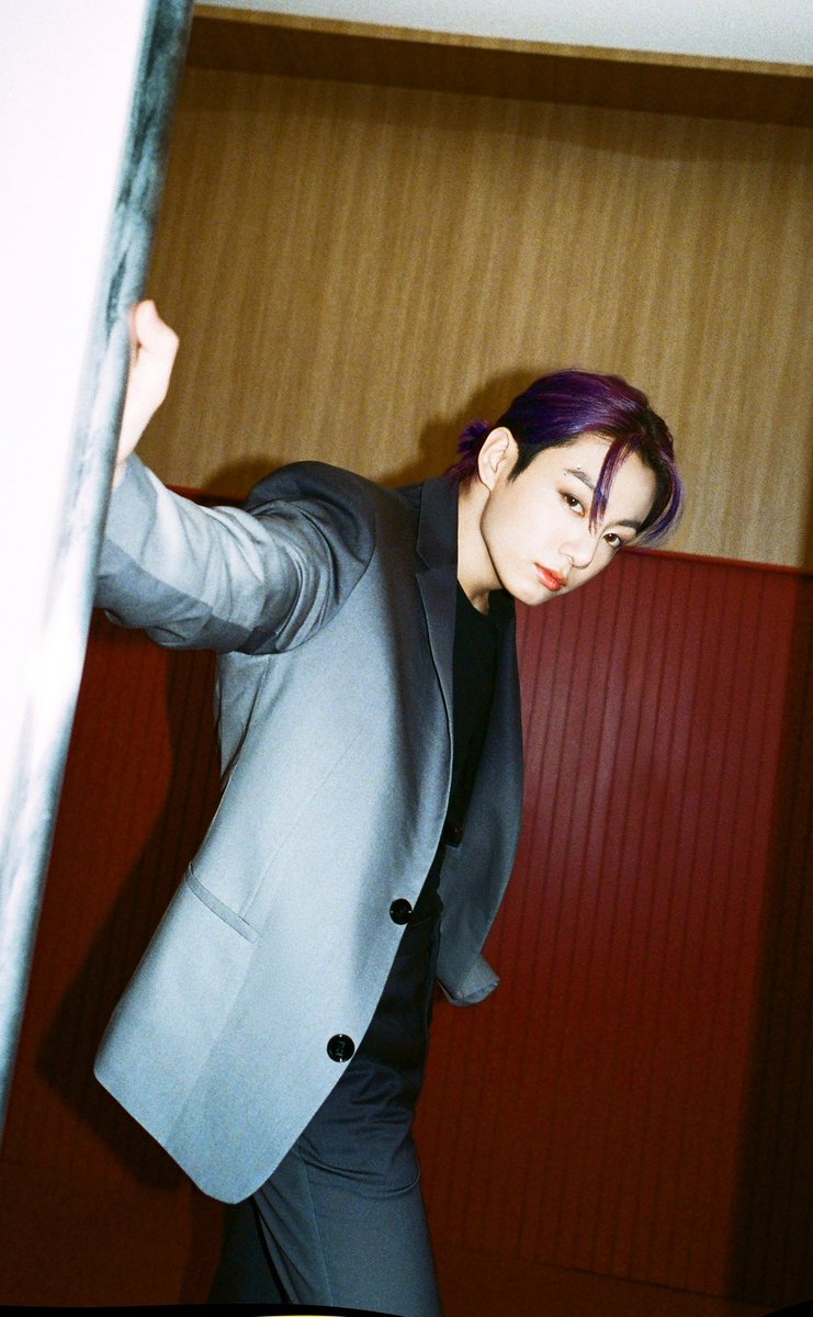 jiminmygalaxy's tweet photo. Kim Namjoon   🤝    Jeon Jungkook

           parabéns por serem
         dois grandes gostosos https://t.co/5jmwXKvS8j