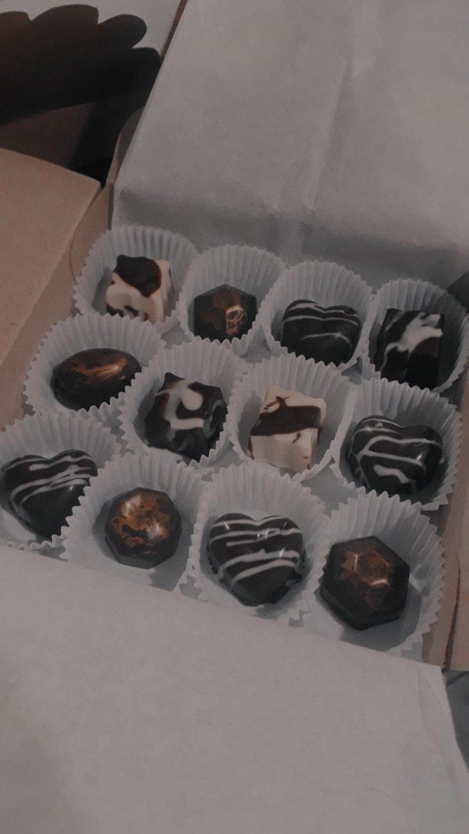 Hola buen dia!! Les presento mi nuevo emprendimiento se llama Luna de chocolate, estoy vendiendo bombones caseros con rellenos muy ricos. Les agradeceria que me ayuden a compartir y que visiten mi pagina de instagram(luna de chocolate). Muchas gracias ❤❤❤