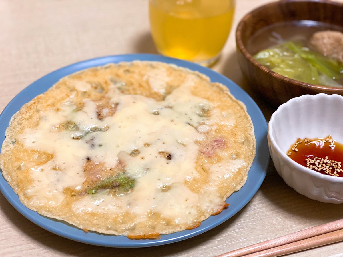 cook_mio's tweet photo. ＊小松菜とベーコンのチヂミ
＊肉団子とキャベツのスープ
＊ごぼうサラダ

久しぶりの投稿になってしまいました。
自炊は今も頑張ってます！
今日からTwitter再開しようかな☺︎

#おうちごはん #料理好きな人と繋がりたい https://t.co/QDPuecVE4x
