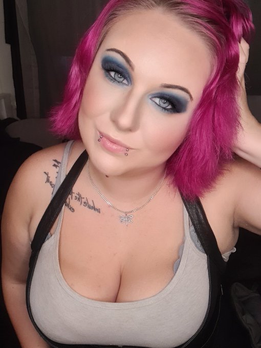 Currently $3 for a whole month 🥰 150+ photos, I do custom requests and kink Friendly 🎀 P.s I love wax<a href="/tag/sugarbaby"class="tags"><span>#sugarbaby</span></a><a href="/tag/adultwork"class="tags"><span>#adultwork</span></a><a href="/tag/kikme"class="tags"><span>#kikme</span></a><a href="/tag/tipjar"class="tags"><span>#tipjar</span></a><a href="/tag/onlyfans"class="tags"><span>#onlyfans</span></a>