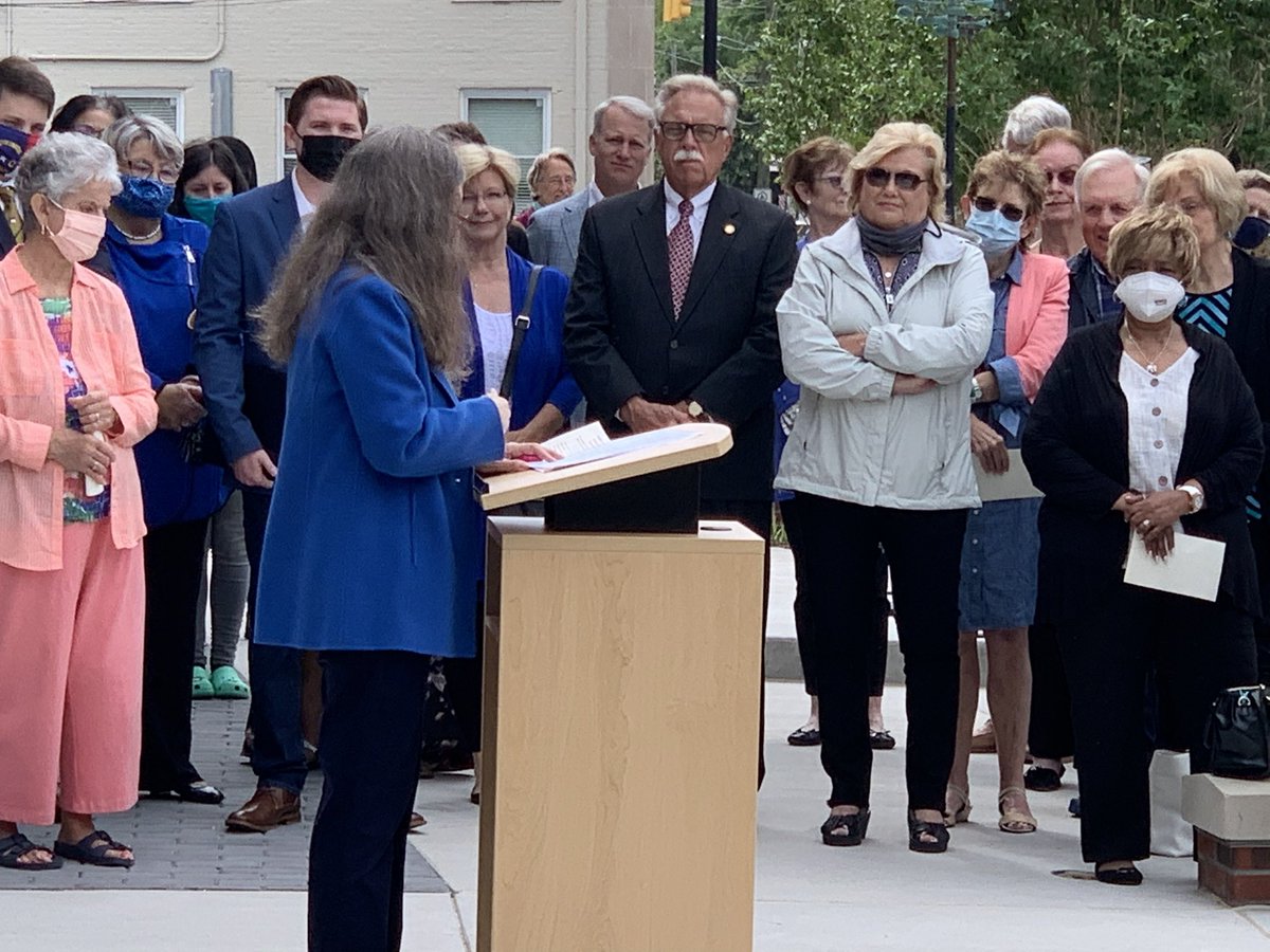 RDNorthCarolina's tweet photo. Reps from @SenatorBurr joined @USDA to dedicate @FarmvillePublic today. @usdaRD donated 350K for the purchase of computers, furniture and essential equipment for the new library. https://t.co/SRWa29z2wj