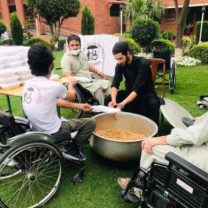 altafrx7's tweet photo. ALHUMUDULILLAH Team Friends of Paraplegics distributed more than 130 Aftar packages among the needy people and show the people that persons with disabilities can also help needy people and they are be a giver too.

#FriendsofParaplegics #needypeople #NGOPakistan https://t.co/xP7cNOf07C