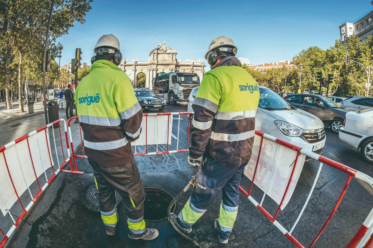 MadridMobility's tweet photo. .@sorigue_, #SilverSponsor de #MadridMS2021, participa en el foro de la movilidad inteligente para explicar cómo
1. Mejora servicios urbanos con tecnología
2. Crea #MaterialesInteligentes
3. Desarrolla #ConstrucciónEficiente
💼https://t.co/e0wdoTFIsl
🏟️https://t.co/wUiPqFUfly https://t.co/QWfHAgrYou