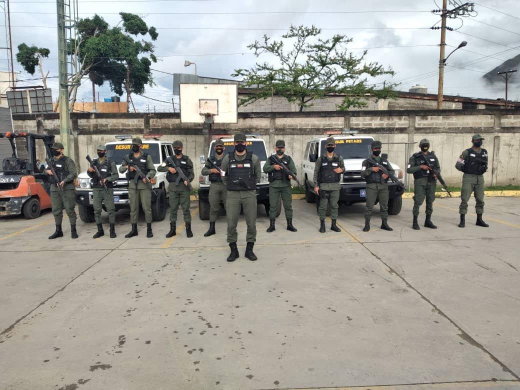 ColinaTiuna's tweet photo. ☀️ #11May ¡Resguardando la Salud de nuestro Pueblo! 🇻🇪

🚔 Supervisando cada día para hacer cumplir  de las medidas de bioseguridad se mantienen a atentos los centinelas de la #GNBDttoCapital.

#FANB #GNB #LaCovidNoDiscrimina
#GNByPuebloVenceremos
.@cmdtegralgnb
.@CONASCmdte https://t.co/gQTsnRSGLh