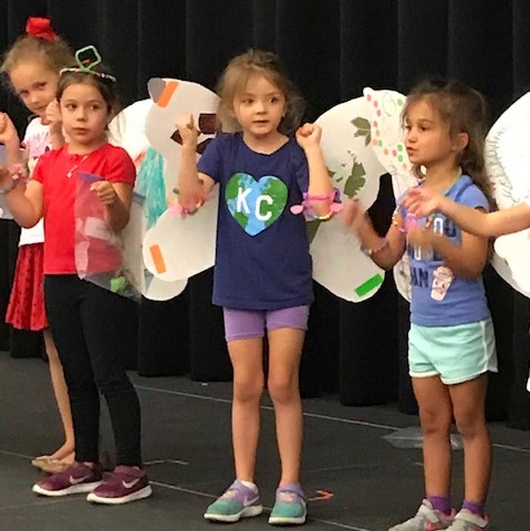 kcya's tweet photo. Summer Camp Spotlight 🔦 With the guidance of Teaching Artist Bethany Vermillion, students will brainstorm and write their very own original play! Throughout the week, they will learn to use their body and voice to bring...
#kcya
#artsed
#artseducation
https://t.co/p1thFQArlJ https://t.co/xUbSKZI9xi