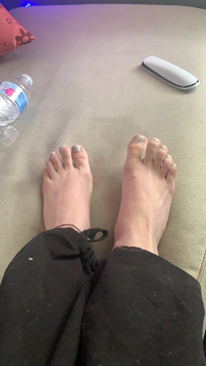 babyjae2001's tweet photo. Good morning!! #toes #solesworship #soles #whitetoes #nailpolish https://t.co/e5UfPcTf2G