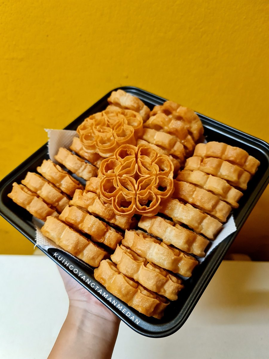 MieyaAtiera's tweet photo. Ada ke peminat kuih loyang/kuih goyang/kuih ros dekat sini? Alhamdulillah, setiap tahun permintaan sangat-sangat luar biasa😍 https://t.co/A7yQgNIbXd