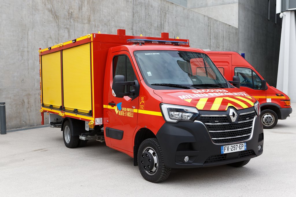 [EQUIPEMENT] Un nouveau 🚒 pour le Groupe de reconnaissance et d’intervention en milieu périlleux (#GRIMP),caserne de #Nancy Joffre.
❎Conçu pour être utilisé comme ancrage principal
❎Gain de temps précieux 
❎Des tourets de cordes et autres accessoires facilitent le déploiement