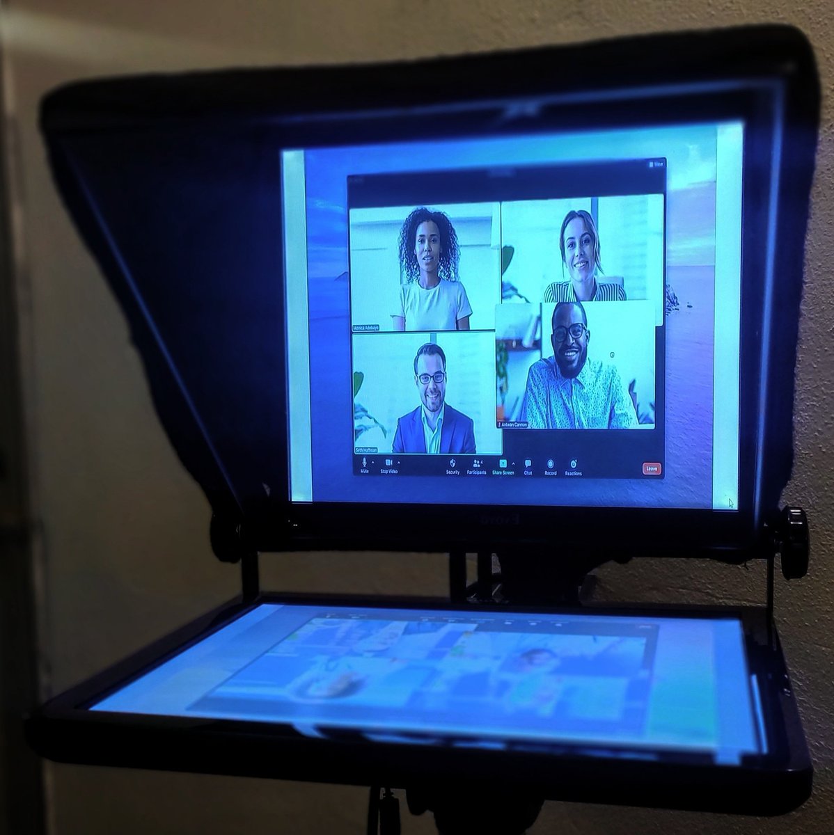 tlpitalia's tweet photo. Il nostro #interrotron per le vostre dirette! #eyedirect
#teleprompter #TeleprompterItalia #eyecontact #zoom #meeting #eventi #prompter #gobboelettronico #gobbielettronici #congressi #telepromptercongressi #teleprompterlugano #teleprompterservice #noleggioteleprompter https://t.co/bmuheZH3Jw