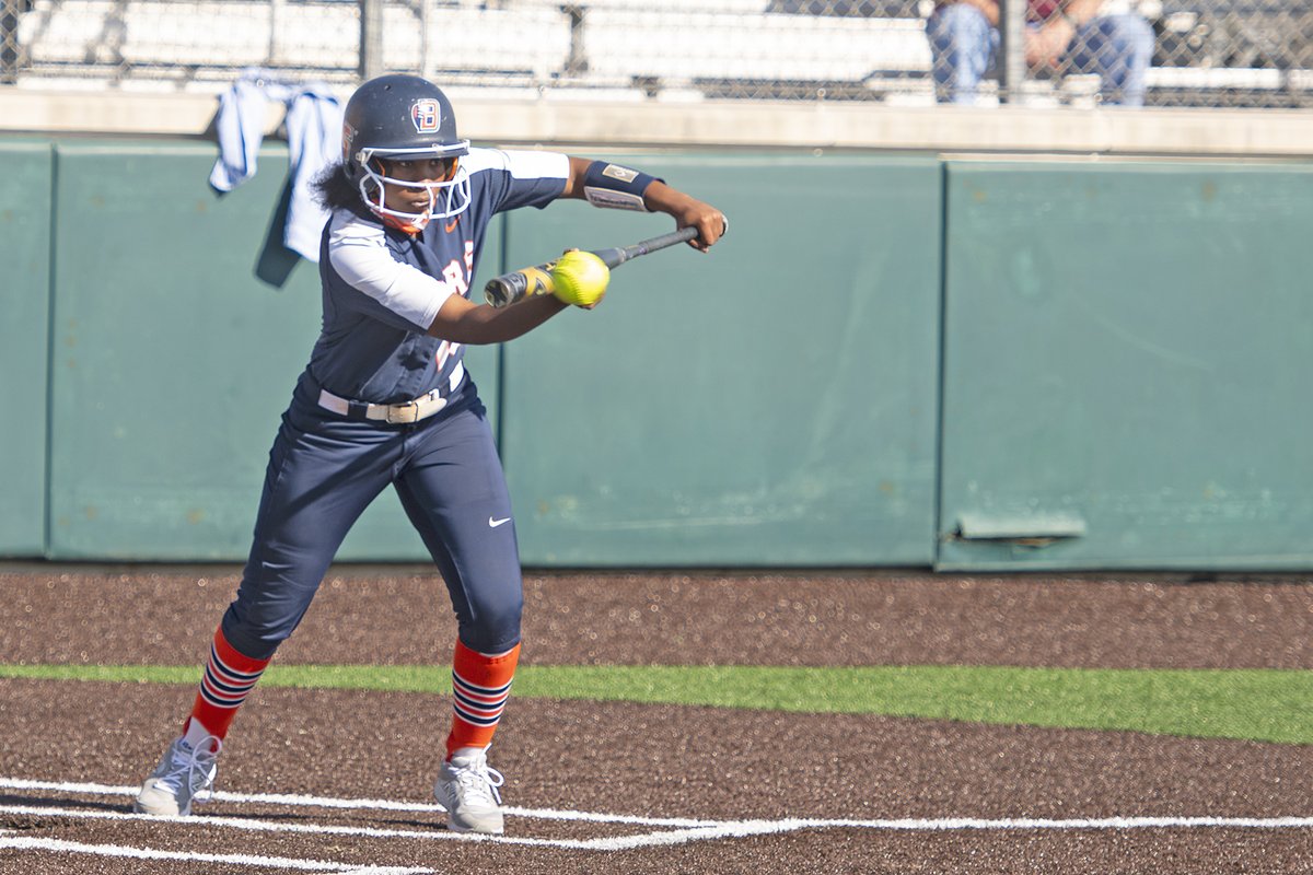 CyFairISD's tweet image. Congratulations to the three CFISD softball teams that advanced to the regional quarterfinal round of playoffs! cfisd.net/en/news-media/… #CFISDspirit 🎉🥎