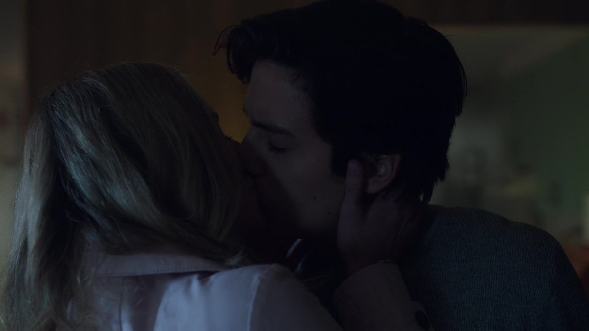 BugheadUpdates's tweet image. Can&apos;t believe it&apos;s been 4 years since Betty and Jughead confessed their love to each other for the first time #Riverdale
