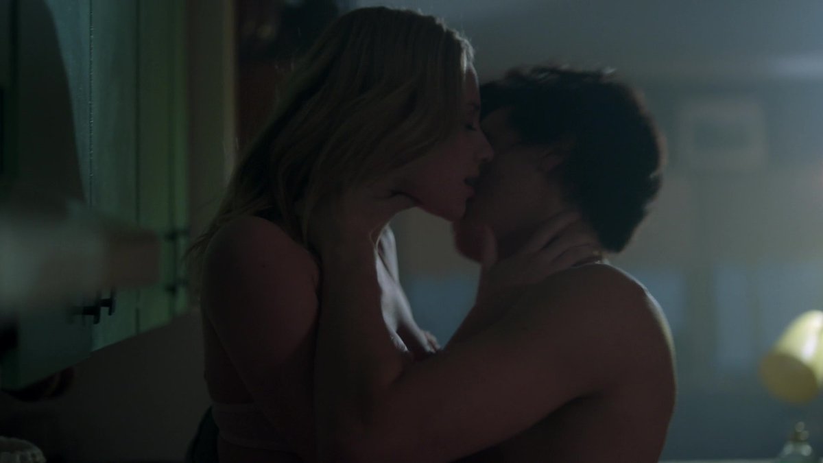 BugheadUpdates's tweet image. Can&apos;t believe it&apos;s been 4 years since Betty and Jughead confessed their love to each other for the first time #Riverdale