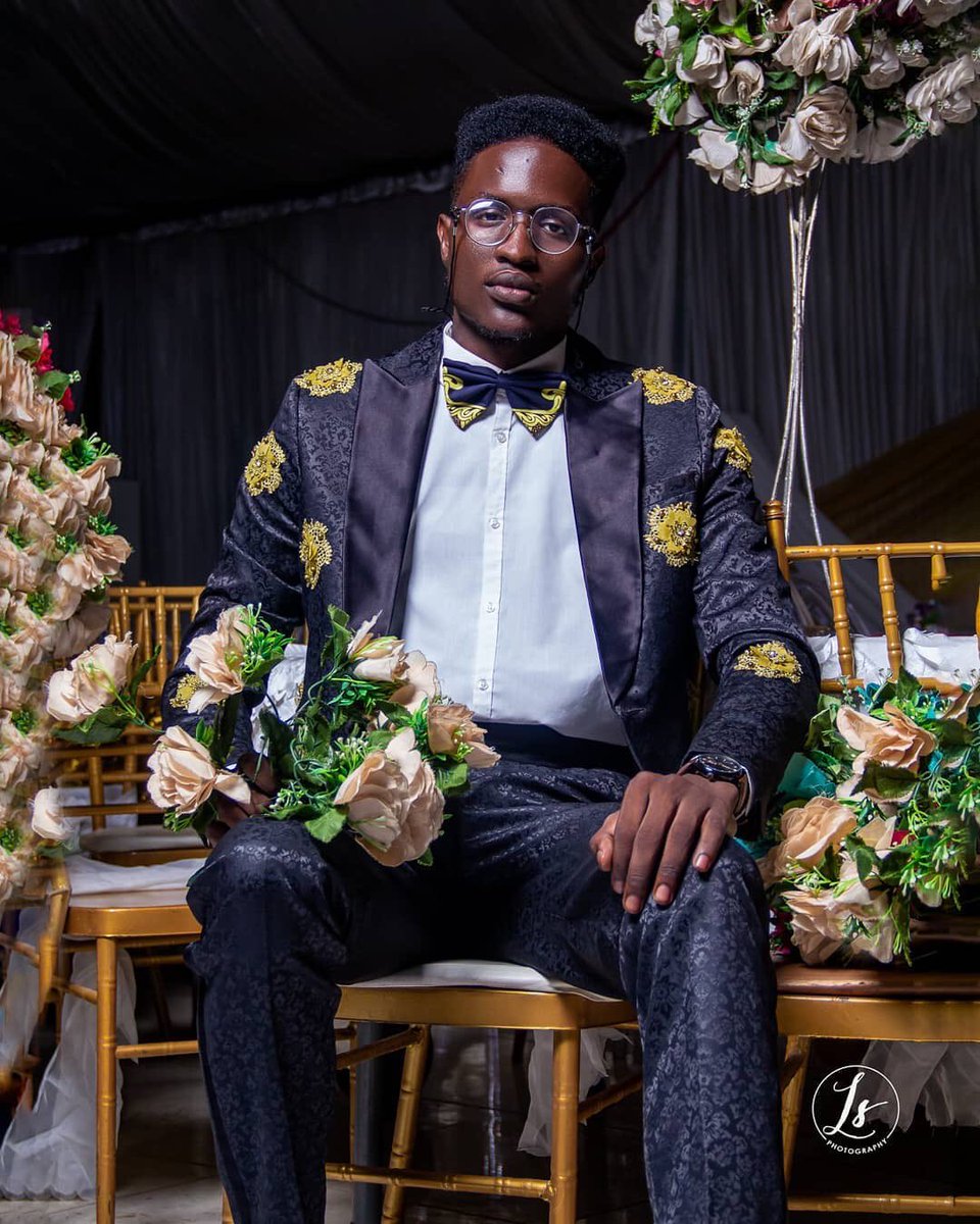 TheGeneralsEdge's tweet photo. R O Y A L E ✨✨✨
@artnanti dripping in our black two piece peak lapel tuxedo with gold floral embellishments 
.
Bow Tie : @iam_debbiemayk
Tuxedo : @thegeneralsedge
.
Its slide 4 for me 😍
.
Photo 1-3 : @lucas_somto 
Others : @maxxell.the.grapher x @nechephotografix x @_ohiku https://t.co/tNtGEHDUaN