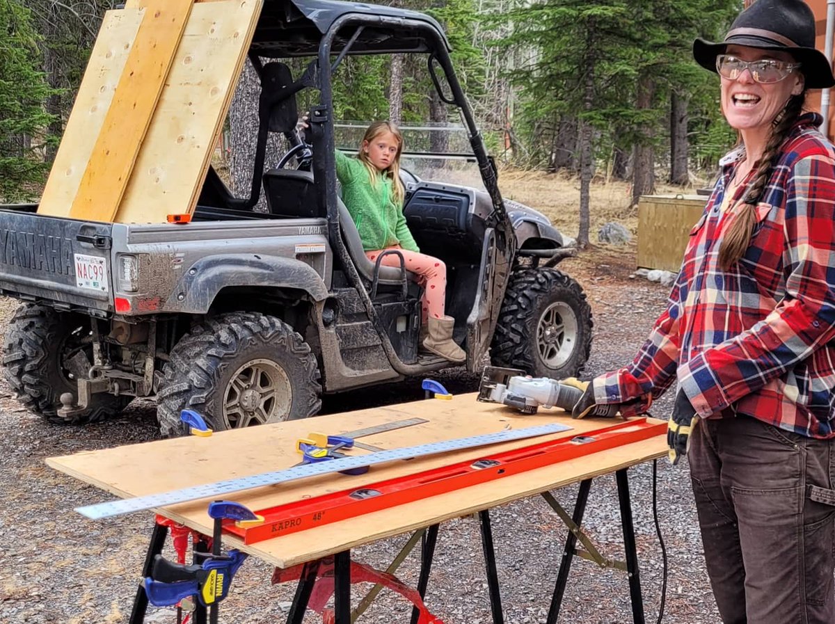 expansecottages's tweet photo. Having the kids help out with some odd projects between homeschooling! Nice to have the extra help! 😉😉

#nordegg #nordegglife #nordeggalberta #nordeggadventures
#nordeggcabins #cabinlife #expansefamily #dtcountry #expansecottages https://t.co/GCg7U0gGAC