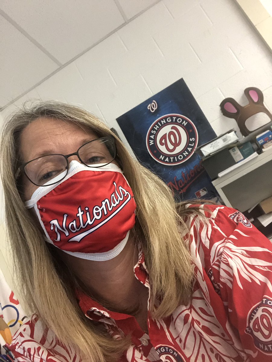 mooski12's tweet photo. Tacky tourist or big fan? π€ #StressLessWeek @LB_SGA https://t.co/owGcTiN2du