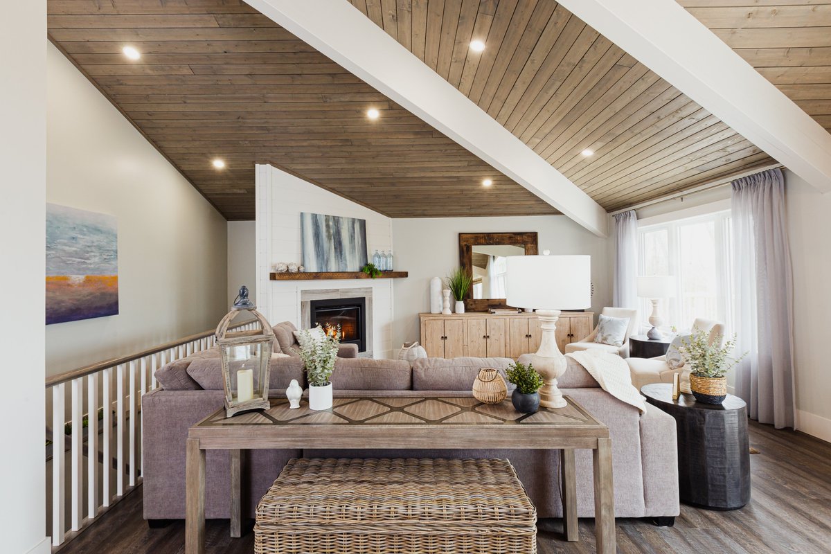 PMLotto's tweet image. The full gallery for the stunning Kawartha Lakefront Cottage is now live! Head to our website to see inside every room, including the screened room, the cozy family room, and the spectacular great room. We can’t wait to hear what you love the most about this fabulous cottage!