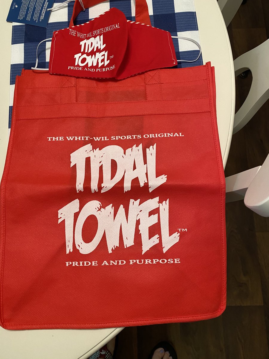 AnnNabors4's tweet photo. I got happy mail โฆ@TidalTowelโฉ #RollTide https://t.co/axnKmYO1QQ