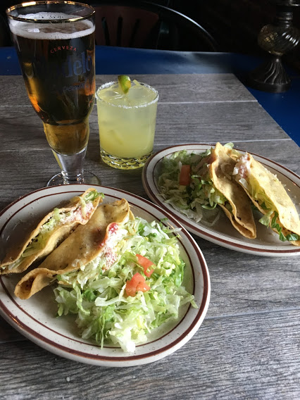 MannysKC's tweet photo. How do you stop hunger in its tracks??? 👊
Tacos 🌮 + Margaritas 🍹 ..
.
.
Grab ✌️two tacos with your choice of beans or rice for only $6 all day long because its #tacotuesday. Come thru at 3:30 and enjoy this and our #happyhour! #KCMO #KCCrossroads https://t.co/AdwOtQYzJQ