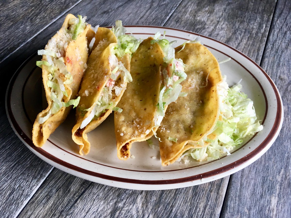 How do you stop hunger in its tracks??? 👊
Tacos 🌮 + Margaritas 🍹 ..
.
.
Grab ✌️two tacos with your choice of beans or rice for only $6 all day long because its #tacotuesday. Come thru at 3:30 and enjoy this and our #happyhour! #KCMO #KCCrossroads