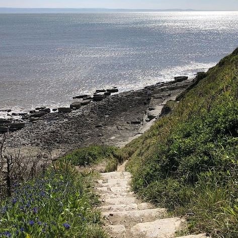 DarganDeCymru's tweet photo. Beth am drip diwrnod Heulog i Draeth Southerndown a Chastell Ogmore yn union fel @maccers90 - diolch am ganiatáu inni rannu eich diwrnod allan.
@VisittheVale #southerndownbeach #dunravenbay #coastalwalk #ogmorecastle #visitsafely https://t.co/hxLh4zSdNz