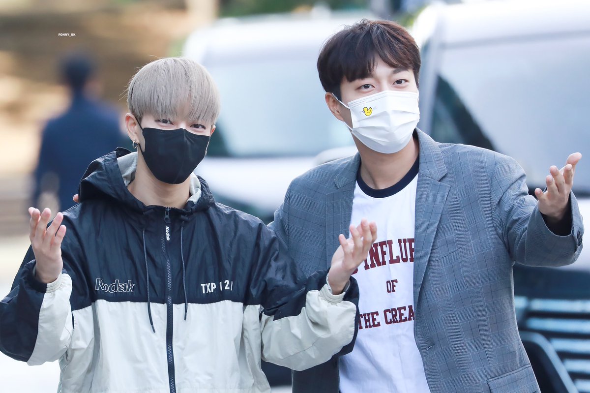 FoNNy_GK's tweet photo. 210511 철파엠 #두준 #기광 

⚽️🎴 น่ารัก🍃✨💦🌬

#HIGHLIGHT #하이라이트 #The_Blowing #불어온다 https://t.co/k2ZHhWlus4