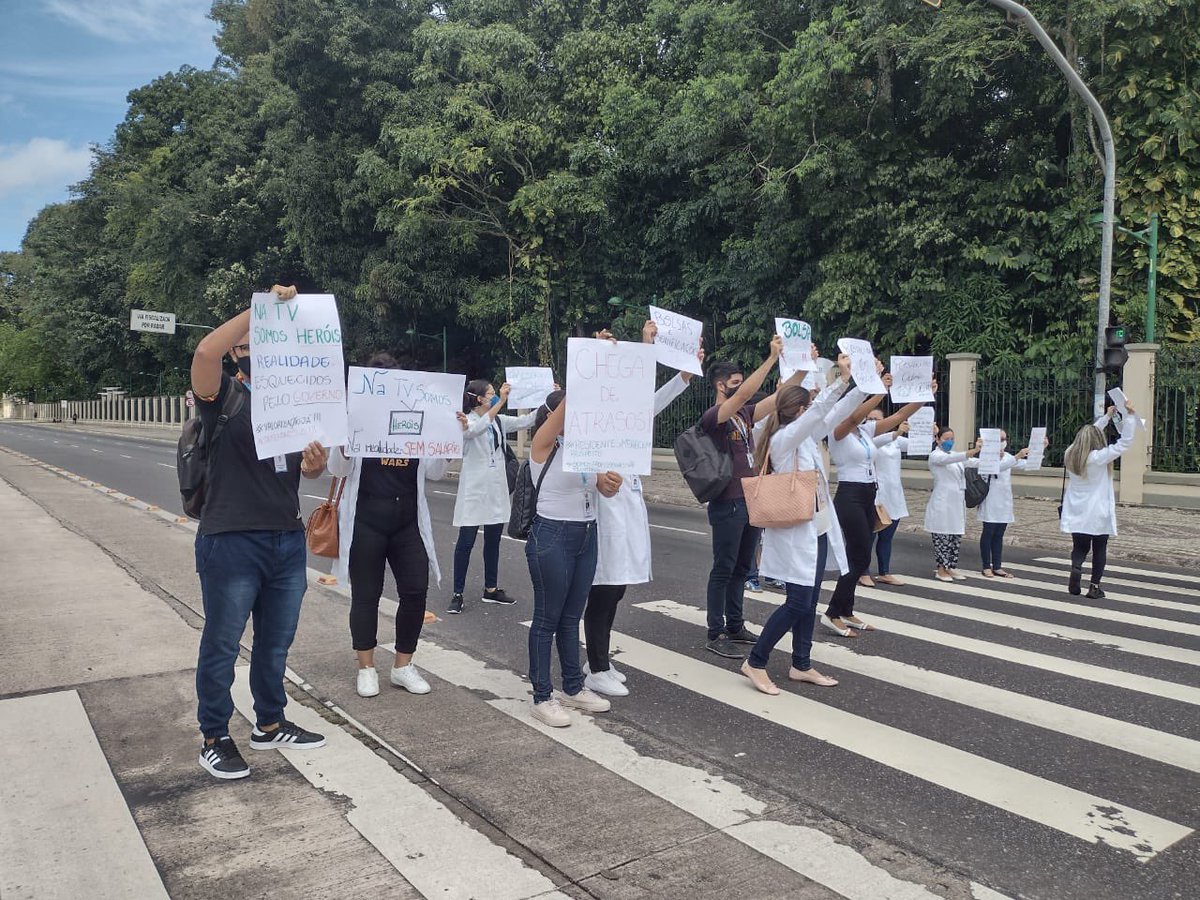 darasmelo's tweet photo. #ResidentesSemSalário
#VOLTACNRMS
#VacinaJá
#ResidenteNãoÉVoluntário
#Residentesembolsa
#ResidentesEmGreve
#CadeABonificação
#MSPagueMinhaBolsa
HOJE NOSSO MOVIMENTO SEGUIU PARA A AVENIDA ALMIRANTE BARROSO!!! JUNTOS SOMOS MAIS FORTES ✔️✔️✔️✔️🔴🔴🔴⚫️⚫️⚫️ https://t.co/6Nz0JP2AZk