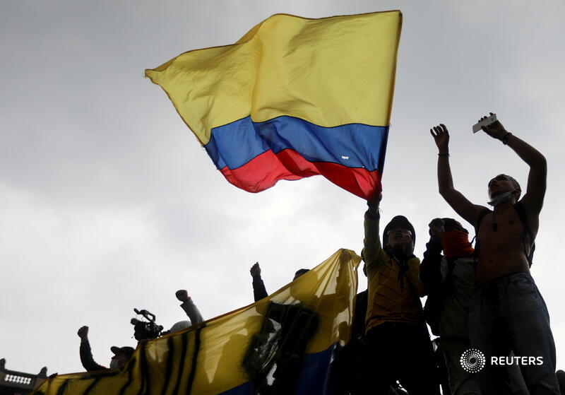 Breakingviews's tweet photo. The common understanding is that no country can eradicate poverty or achieve zero inequality. But prioritizing the reduction of both is an especially urgent matter in Colombia, writes @smithcollege’s @VeronicaUribe21 in a guest view https://t.co/kzdgKQ7ApY https://t.co/EjpzK0rCIk