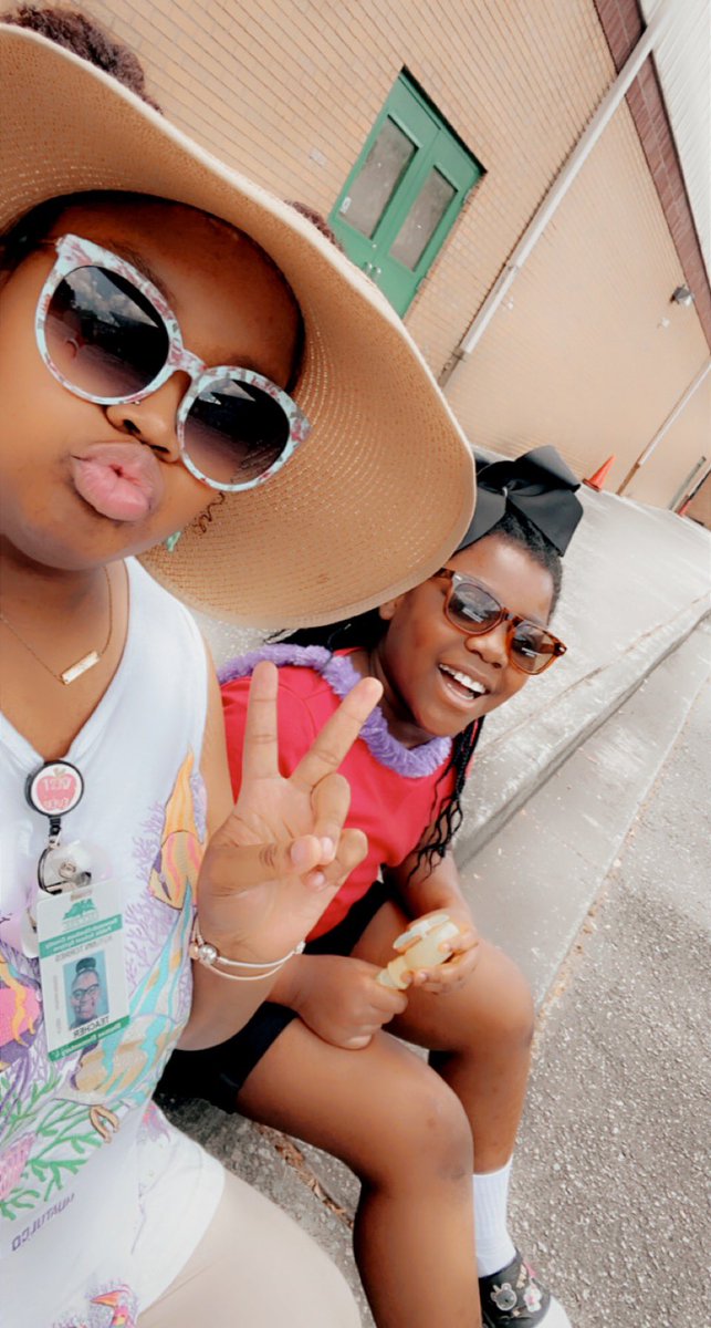 MClass93's tweet photo. We are ready for vacation #ToesOutTuesday @ShumanScholars https://t.co/A7W5DDuh3g