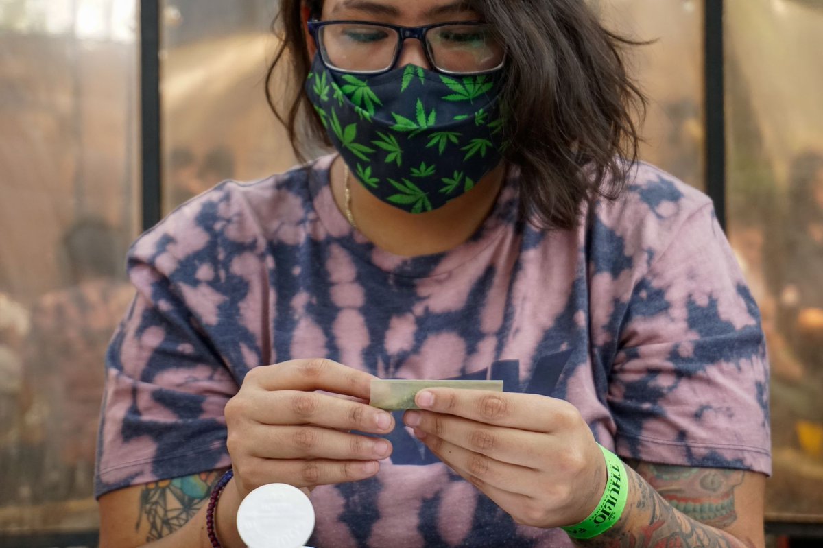 High quality: Mexico City workshop attracts cannabis connoisseurs. #PhotoOfTheDay by <a href="/Garcias_DelMar/">Mar García</a>, Global Press Journal #Mexico. See new photos daily at buff.ly/1ZFRAeai.