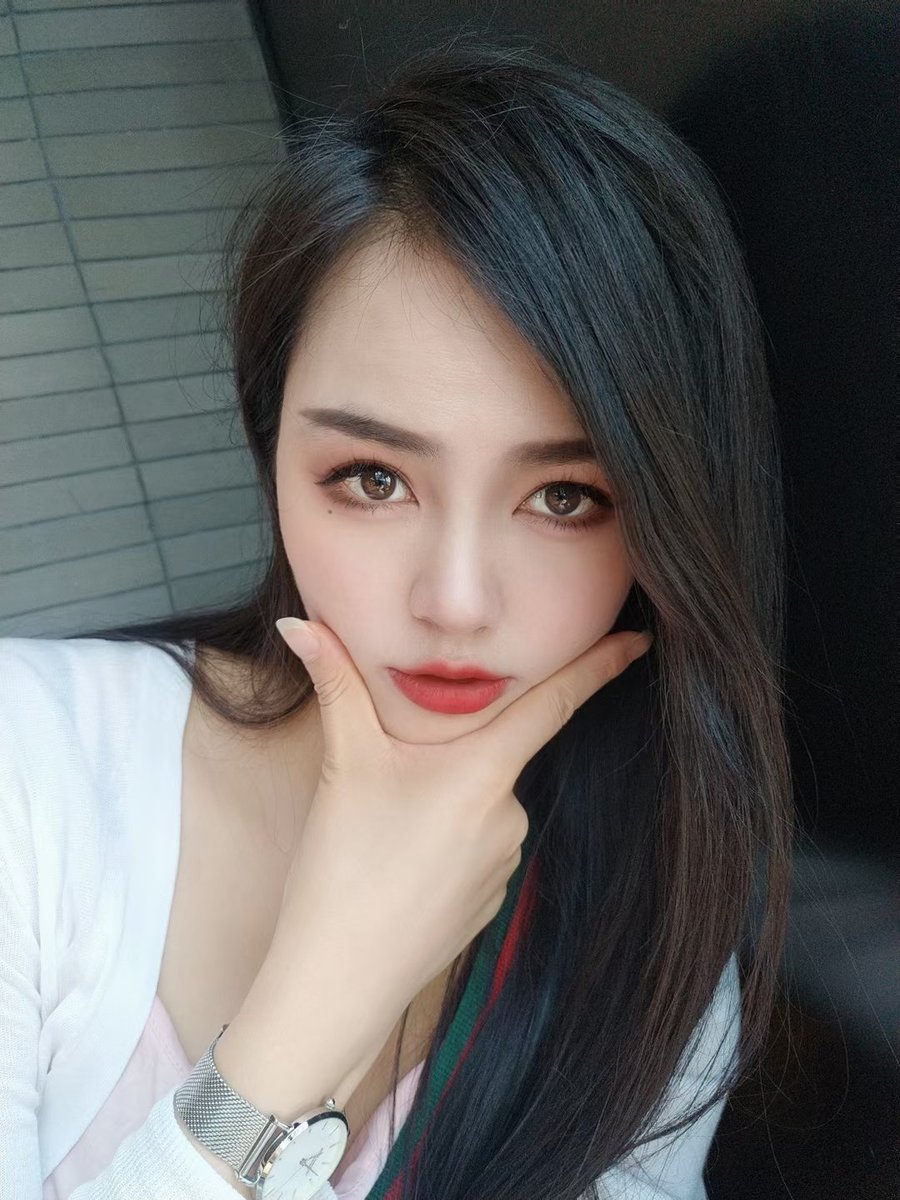 明明瘦了两斤
为嘛脸胖了一大圈