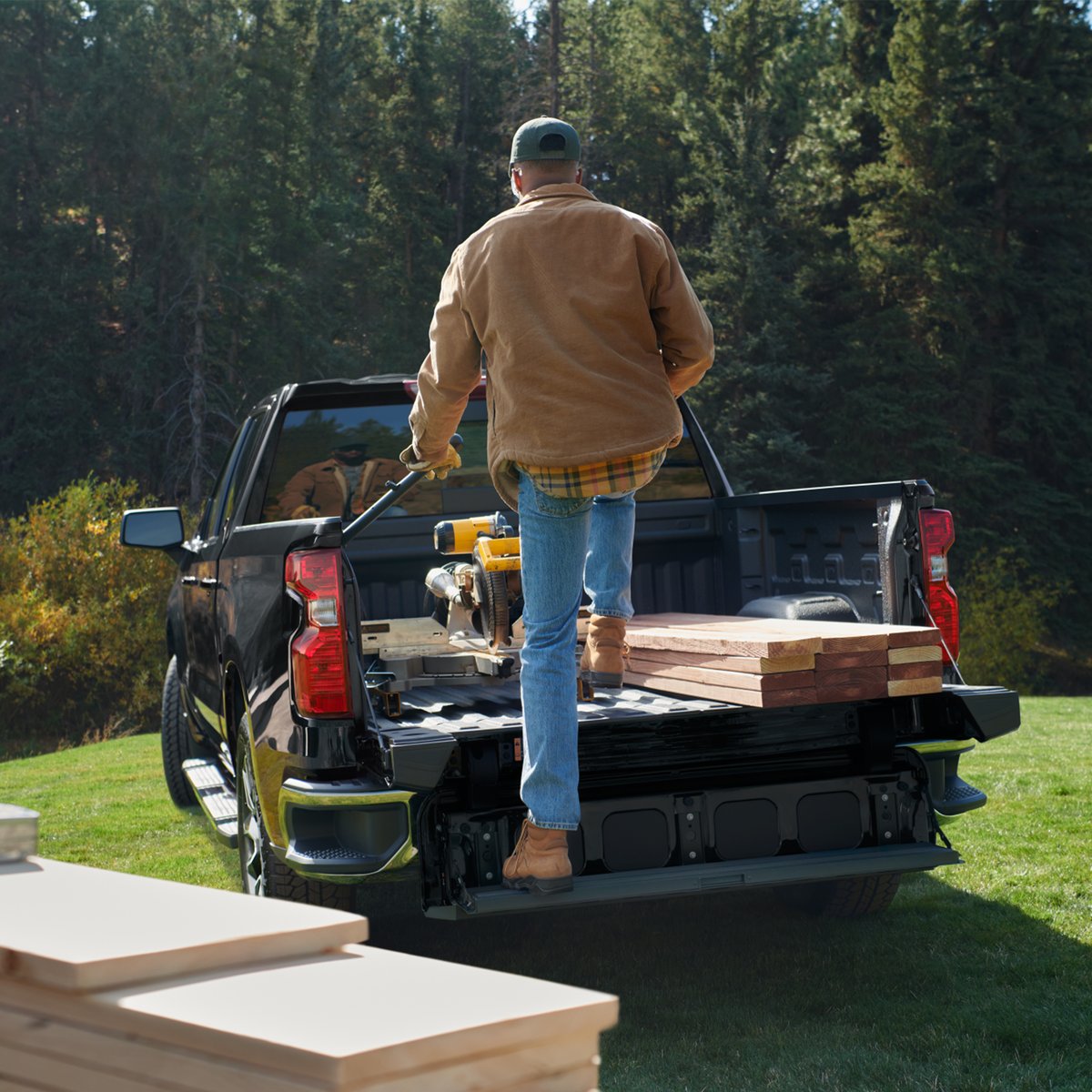 MiltonChevrolet's tweet photo. That extra step to help make the job more comfortable. The 2021Chevy Silverado now supports you in more ways than ever.
.
Click here for full inventoryhttps://bit.ly/3sYvfN  
.
#sandysansing #sandysansingchevy #silverado #liftedtruck #pensacola #sandysansingcan https://t.co/MxamJLy5JM