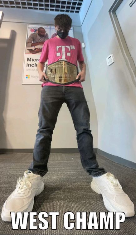 darin_furillo's tweet photo. His work ethic is as big as his shoes! #bellinghamchamp https://t.co/nFgd3OW54x
