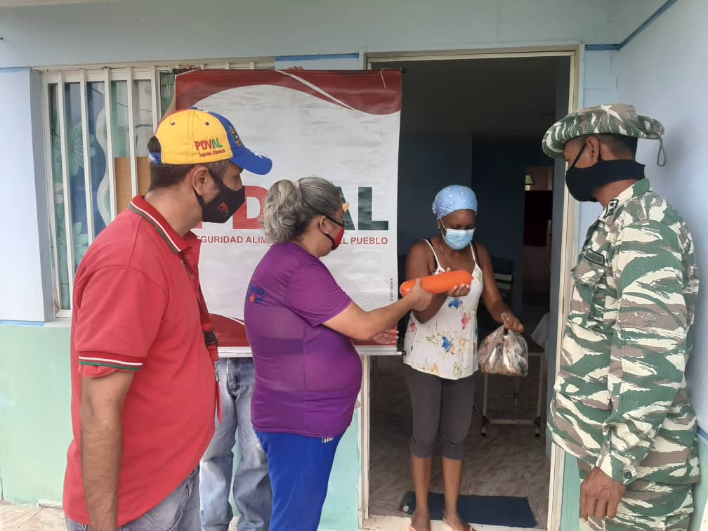 RangelSilva4F's tweet photo. ¡Consolidando el abastecimiento seguro!
A través de la Gmass Trujillo casa a casa se atendieron a 2.749 familias de las parroquias Antonio José de Sucre, Los Caprichos y El Socorro de Márquez Cañizales y Mercedes Díaz de Valera con distribución de proteína.
#ElCovidNoDiscrimina https://t.co/DoV2JN8eLY