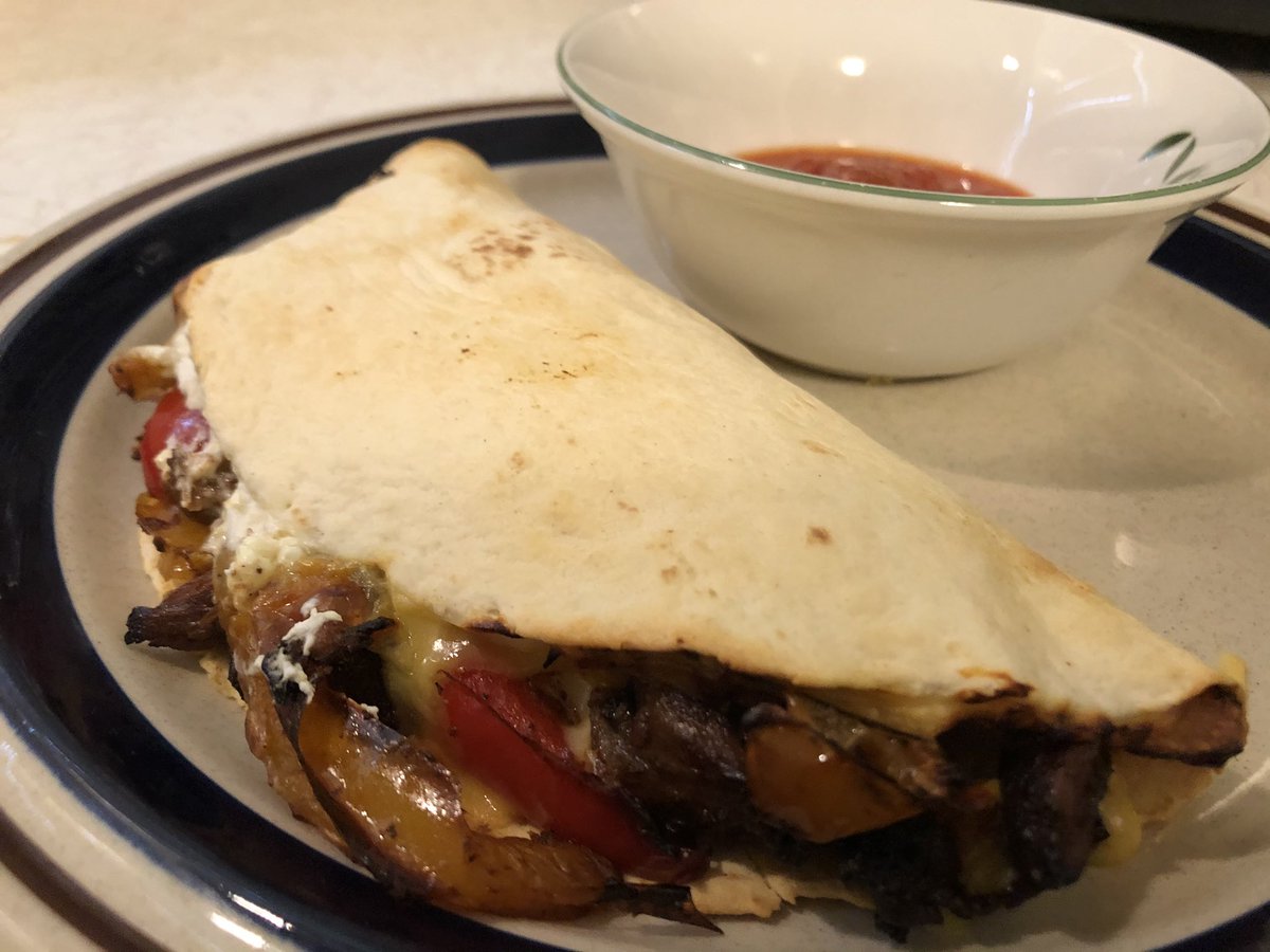 TheHomesteadMom's tweet photo. Air fryer quesadilla made with leftover rib meat, sautéed peppers and onions, Greek yogurt, cheese, and salsa! #lowcarbtortilla #mmgood #whatsforlunch #airfryer #leftoverquesadilla #easyrecipes #delicious #healthylifestyle #perfectportions #thehomesteadmomdotcom https://t.co/Vn0n7MuwQ0