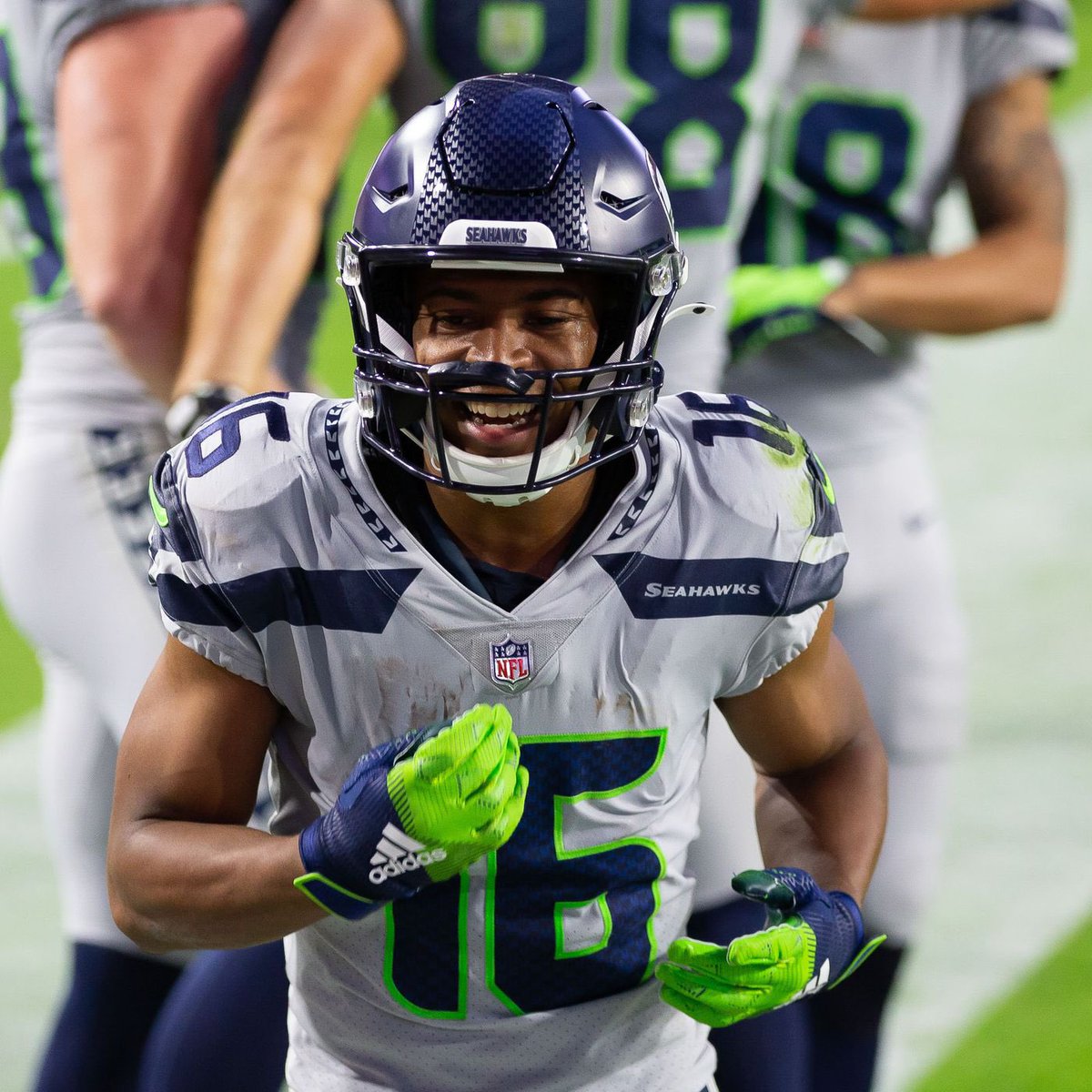 File this under things you love to see. 

Former Booker T. star Tyler Lockett (<a href="/TDLockett12/">Tyler Lockett</a>) is awarding $120,000 in scholarships to TPS students. 

12 kids in total will receive $10,000 from Lockett and the “I Know I Can” job shadowing program.