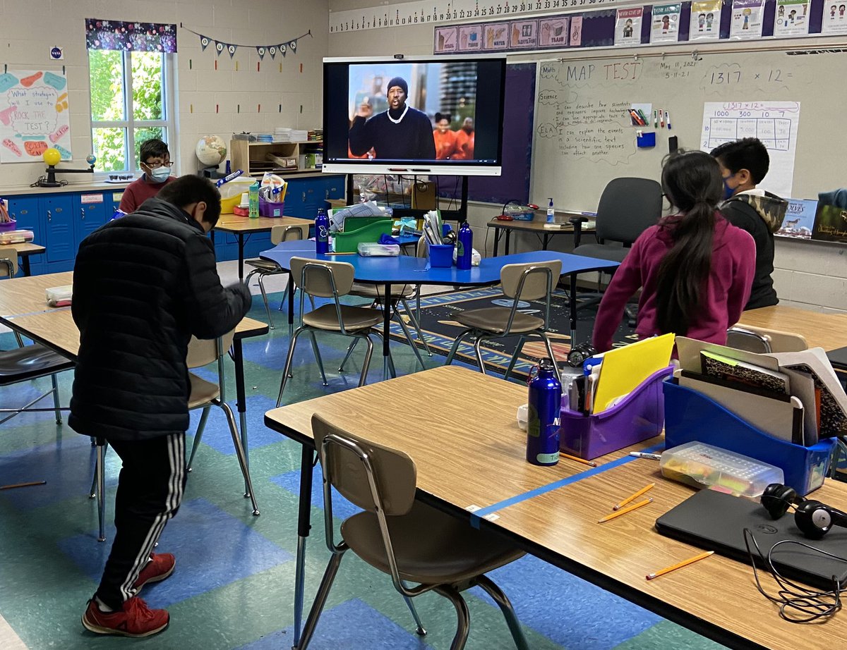 learnwithphelps's tweet photo. Gratitude jars and dancing are some of the ways my students tune-in for health.   #MNPSWellnessWeek2021 @MNPS_kidshealth @WhitsittWildcat https://t.co/8eiaUN4y8d